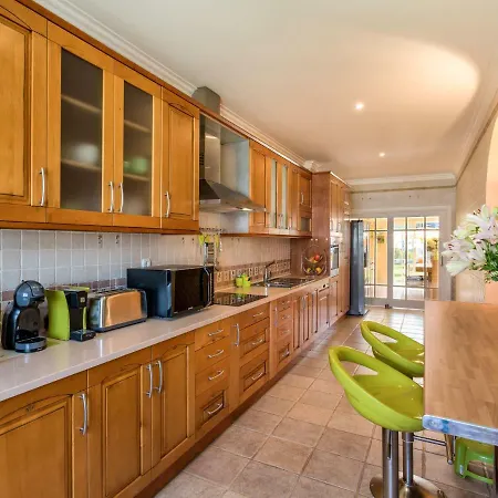 Alvora فيلة *